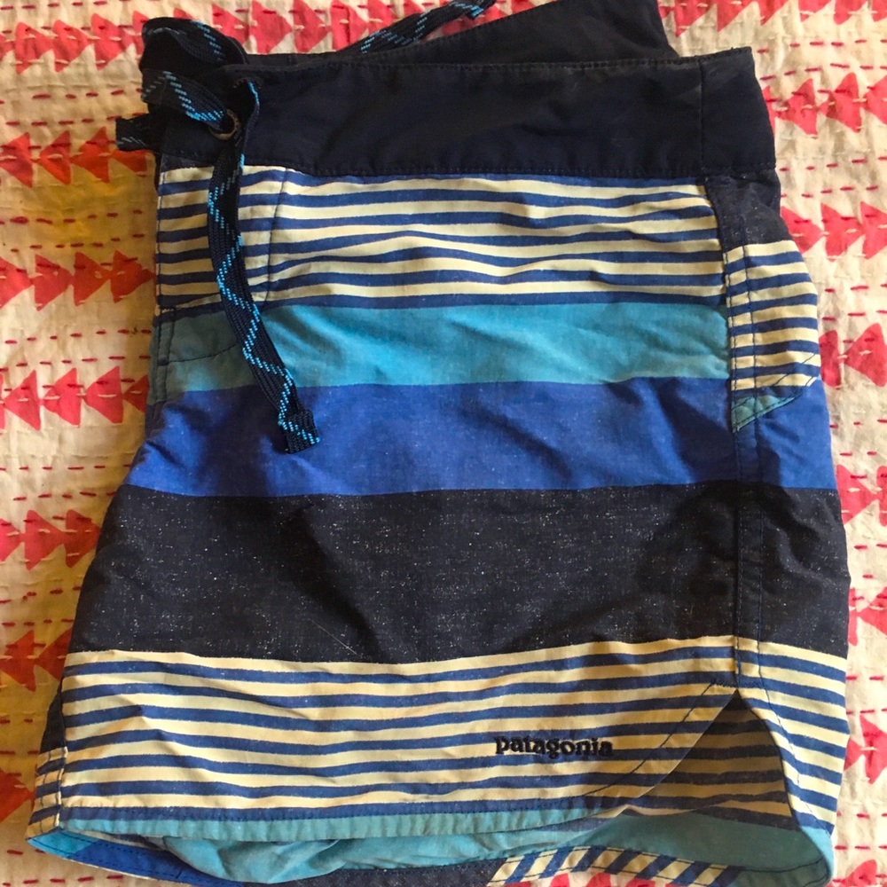 Patagonia wavefarer board shorts size 8